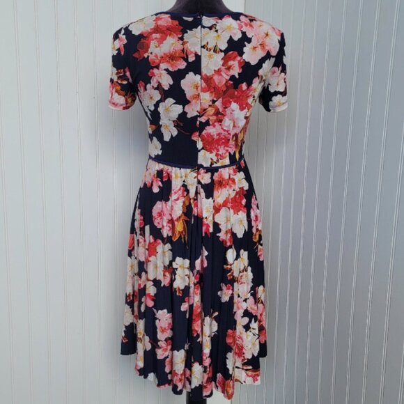 Brand New Maggy London Women's Floral Pleated Dress - Picture 2 of 9